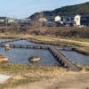 【介良川親水公園】(高知県の水場)高知市介良乙 介良川の河川敷に整備された 水辺のウッドデッキ遊歩道とベンチたち